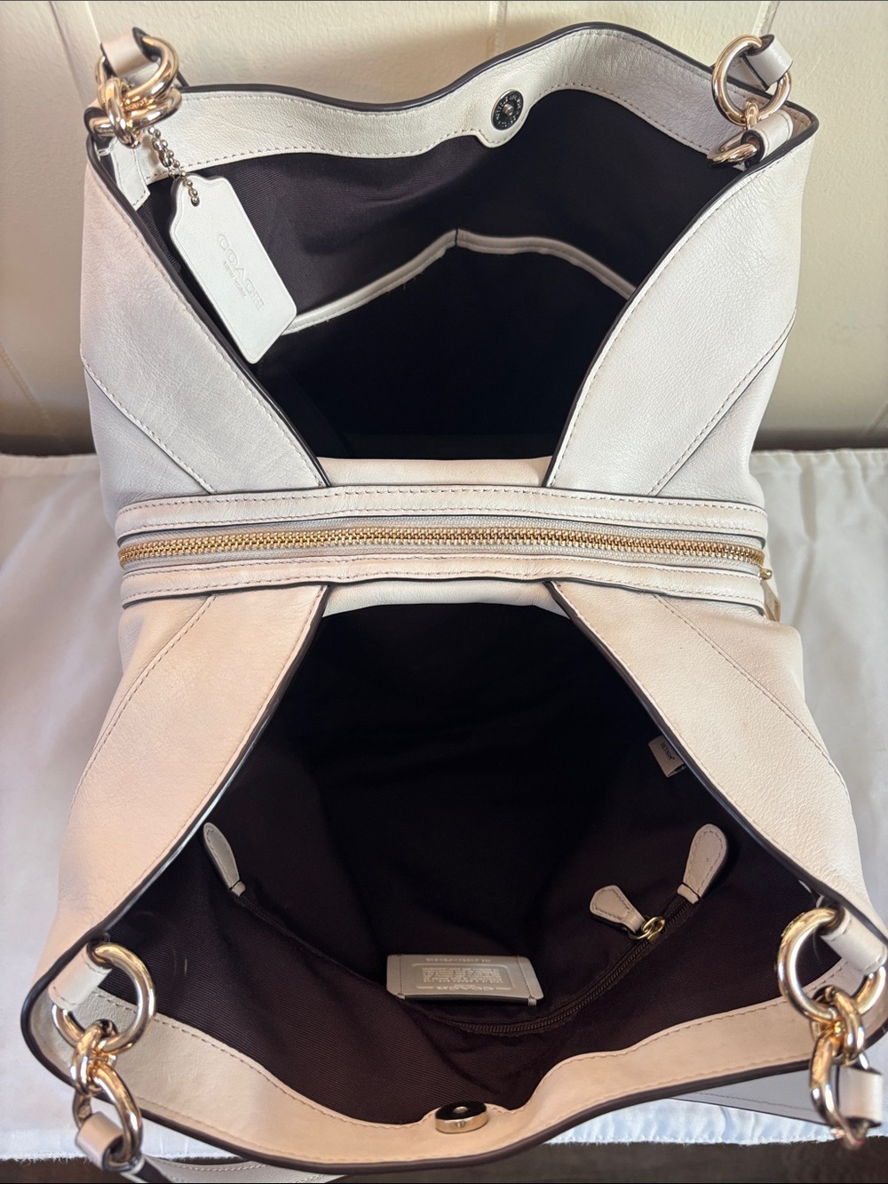 EUC Coach Outline Signature Lexy Shoulder Bag in Light Khaki/Chalk - Picture 11 of 16